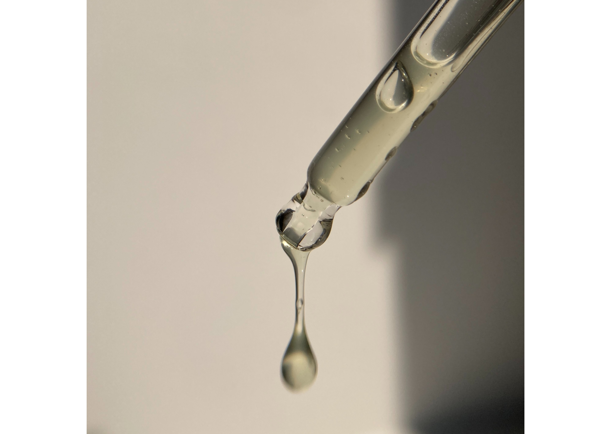 Essential Oils vs. Fragrance Oils: What’s the Difference?