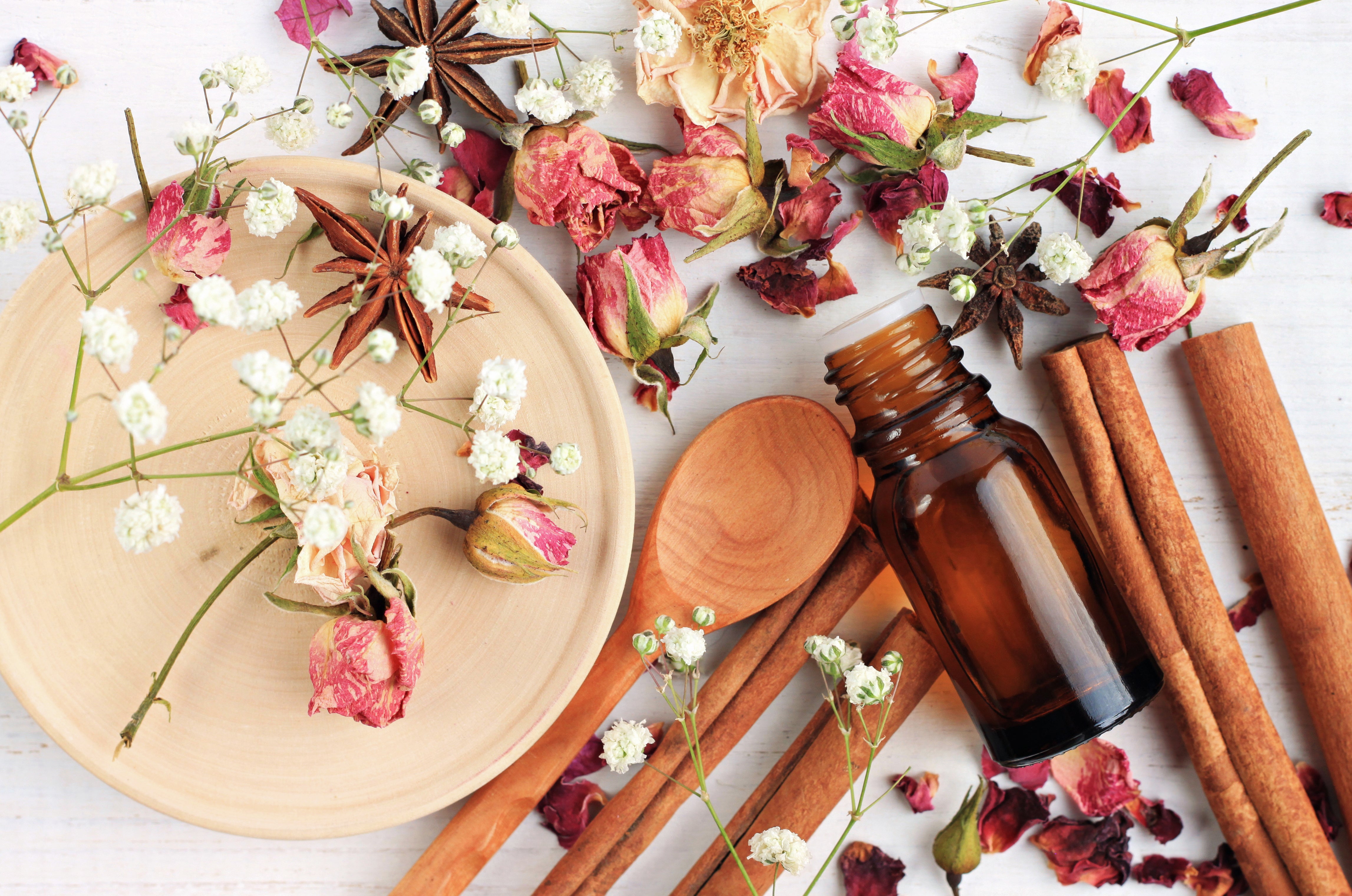 WHAT ARE THE BENEFITS OF ROSE OIL?